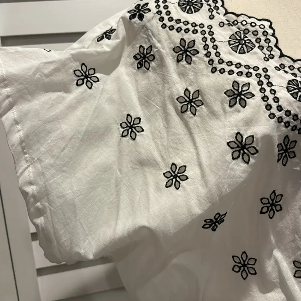 Zara NWT Oversized Embroidered Top with elastic bottom. - Picture 2 of 7